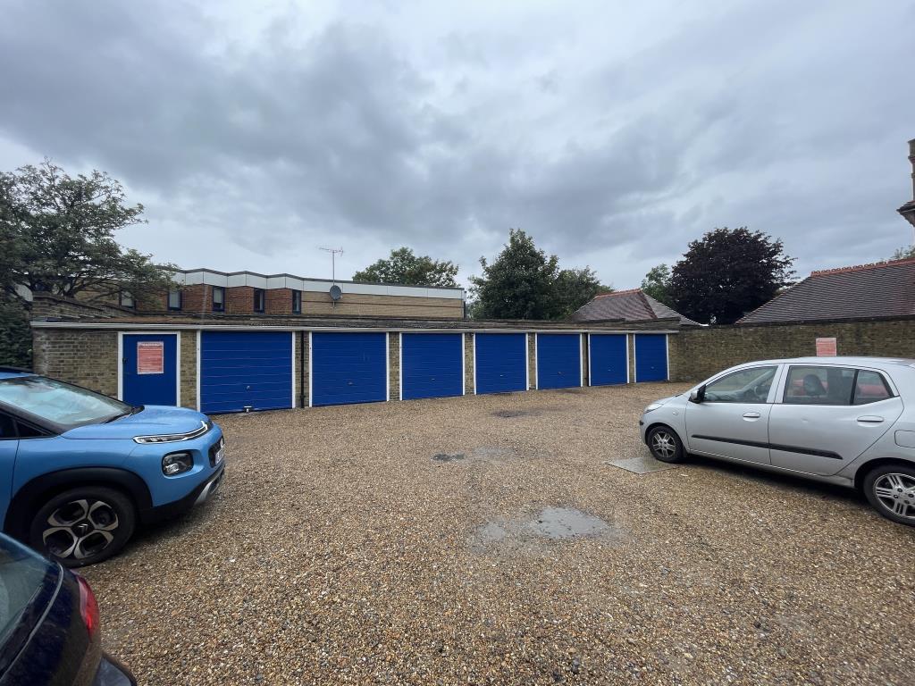 Lot: 79 - HEAD LEASE GROUND RENT INVESTMENT SECURED ON 12 RESIDENTIAL FLATS AND ASSOCIATED GARAGES - 